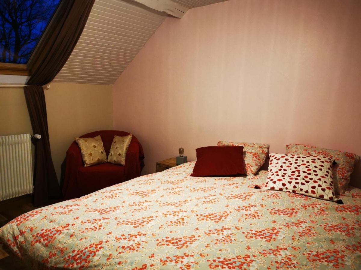 مبيت وإفطار Bersaillin Domaine De L'Esperance, Chambre Rose المظهر الخارجي الصورة